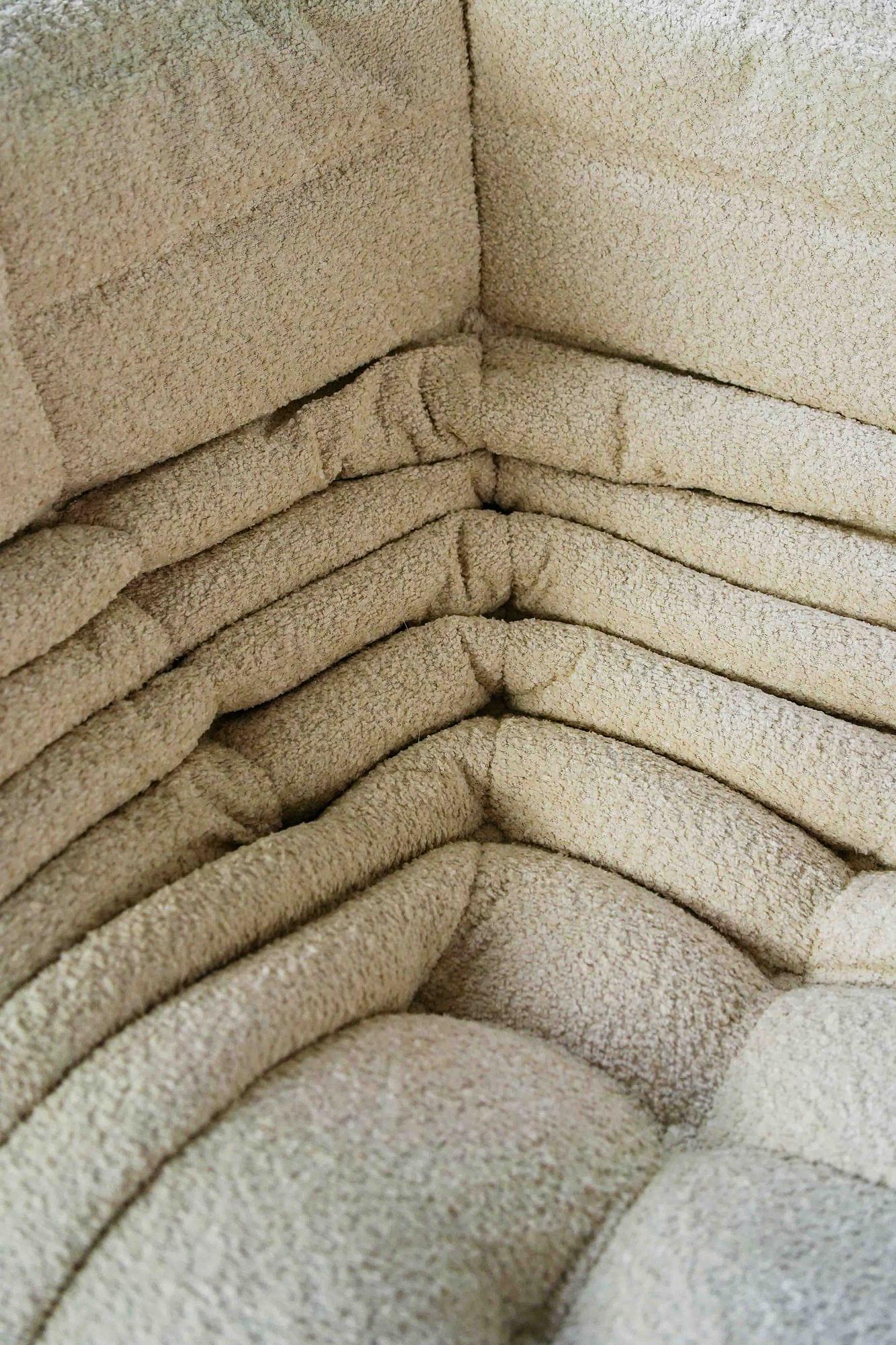 Togo Sofa 2-seater with Armrest Bouclé White 3