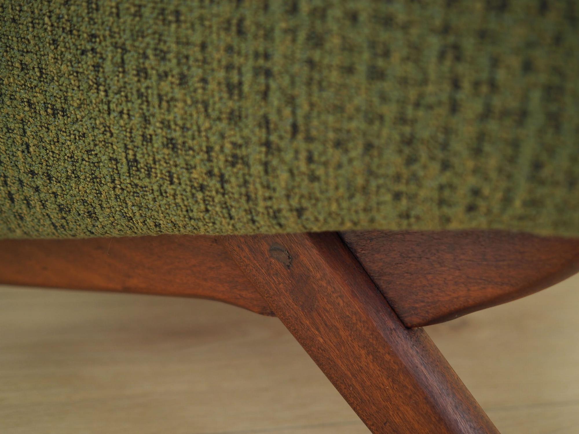 The only German parts of the text translate to:Armchair Green 1970s 12