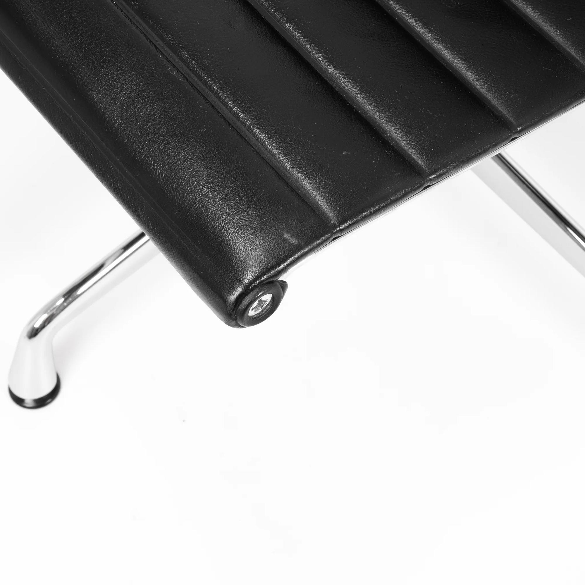 EA108 Bürostühl Eames Chrom Schwarz 3