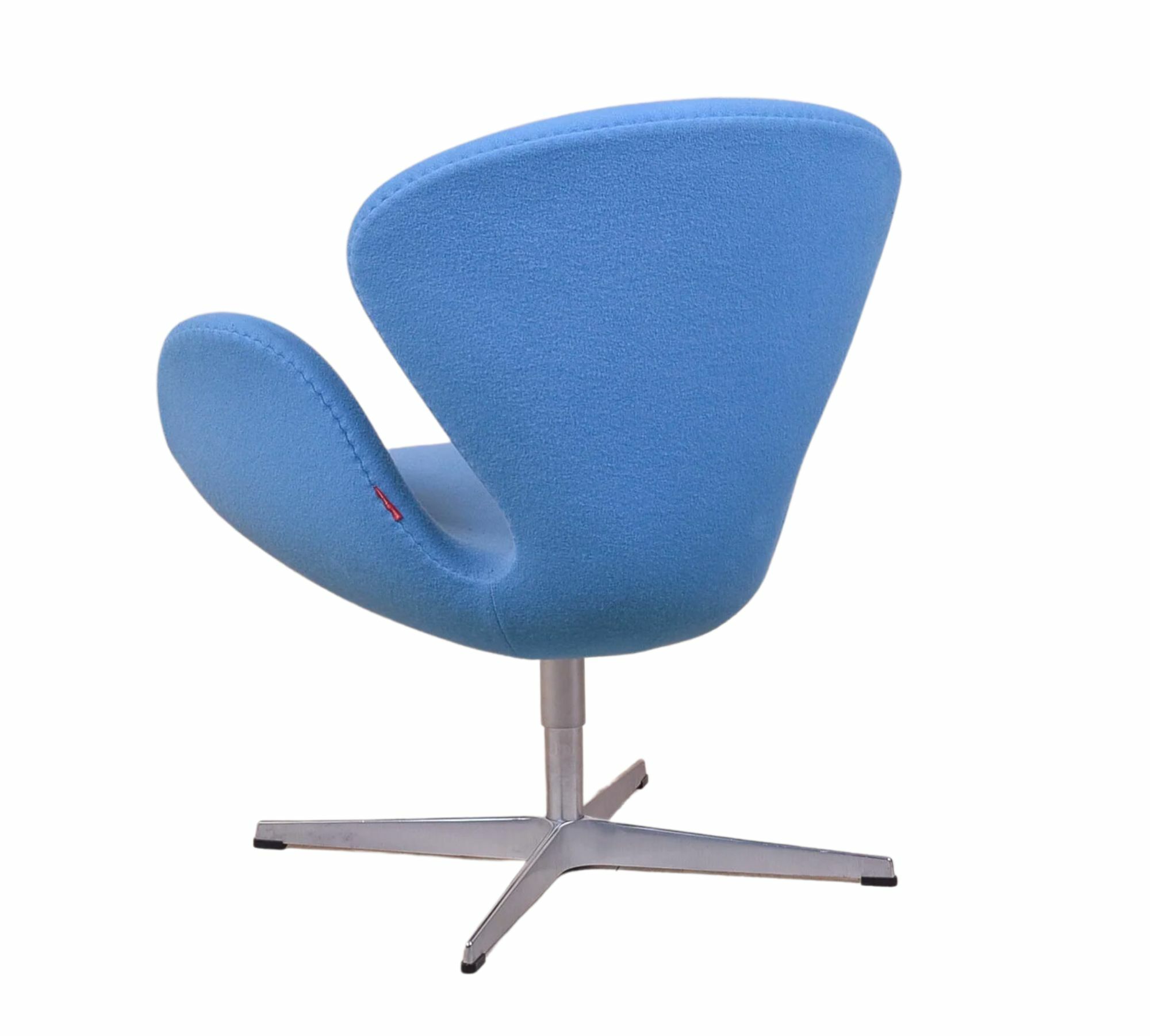 Swan Chair Arne Jacobsen Textil Blau 2