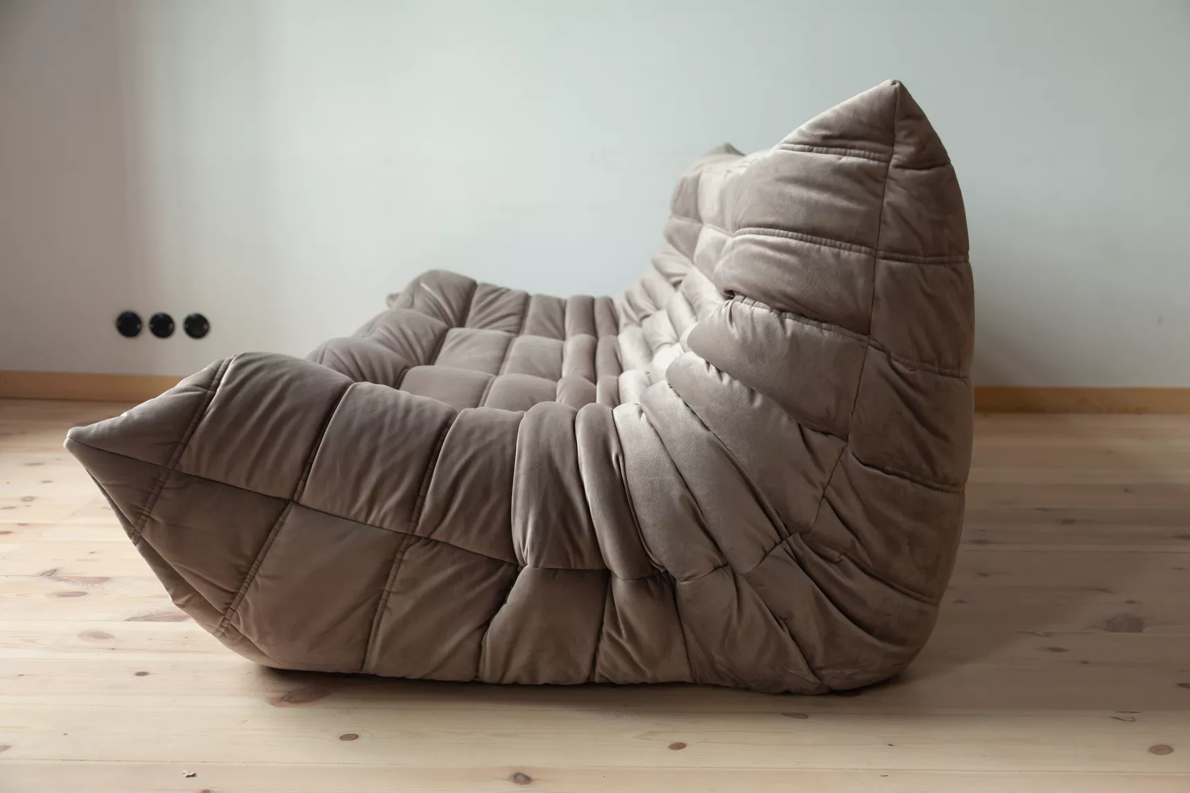 Divano Togo 3 posti velluto grigio caldo 3