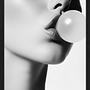 Bubblegum Close Up Kunstdruck mit Rahmen Schwarz Weiß 1