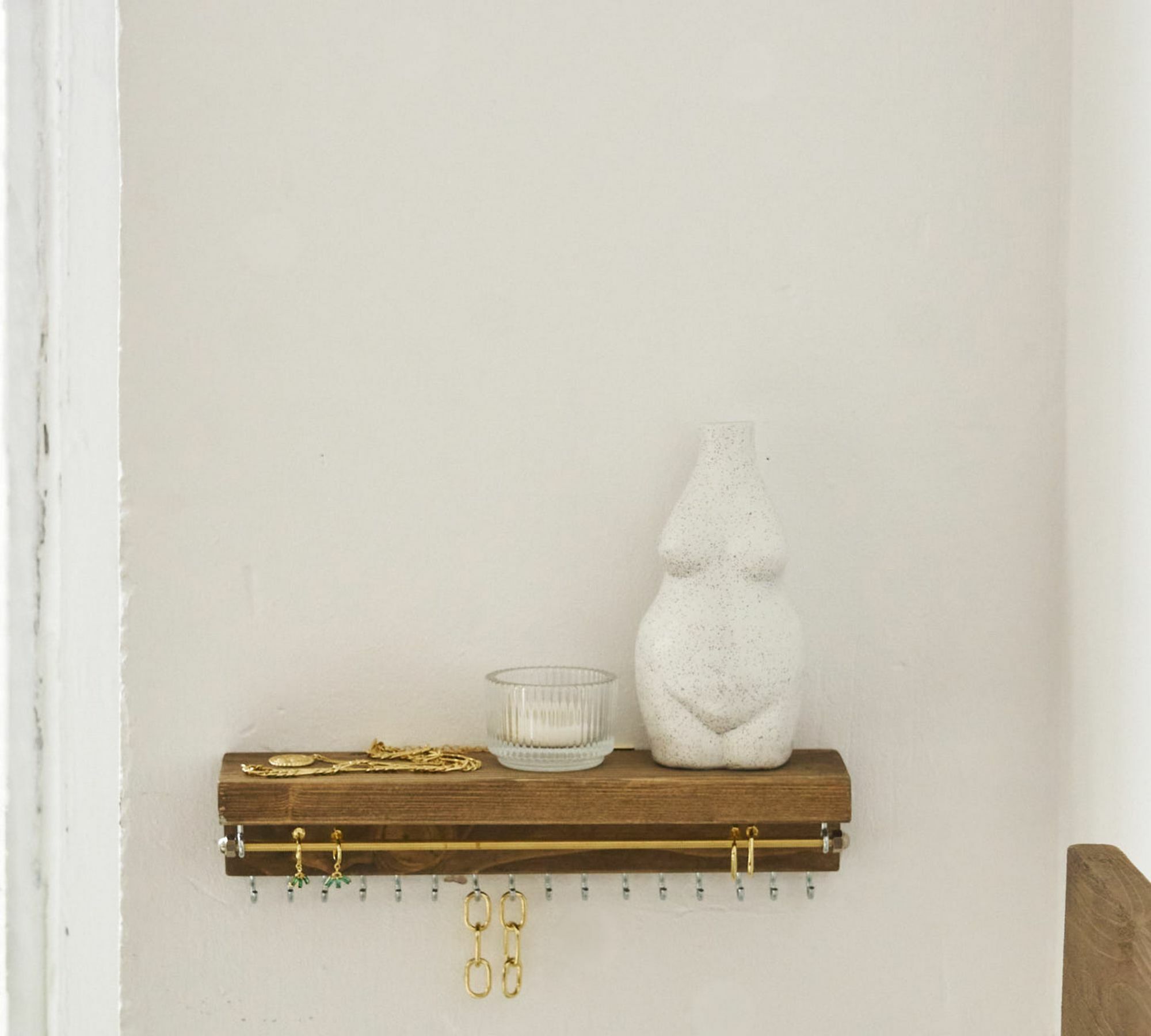 Danna Schmuckhalter Holz Nussbaum 0