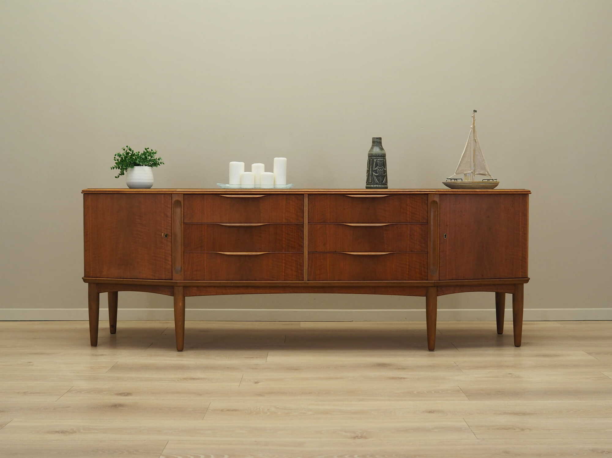 Vintage Sideboard Nussbaumholz Braun 1960er Jahre 1