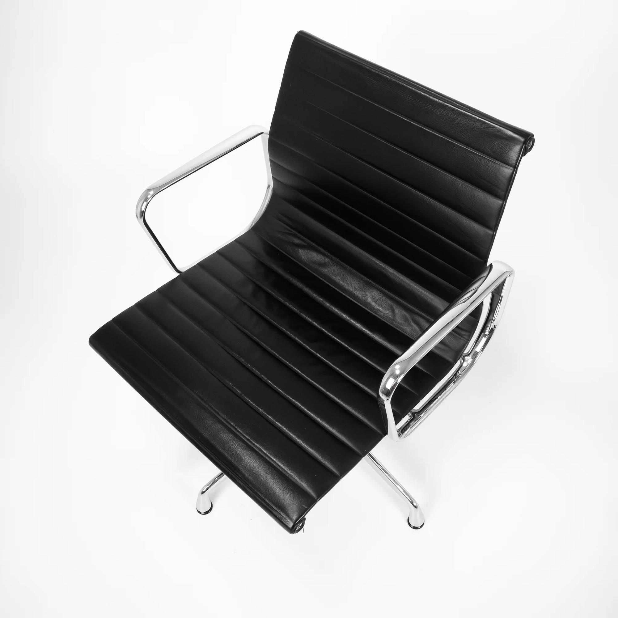 EA108 Bürostühl Eames Chrom Schwarz 4