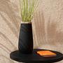 Sneaky Vase Schwarz 1