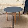 Beluga Tisch Linoleum Smokey Blue Ø 100cm 1