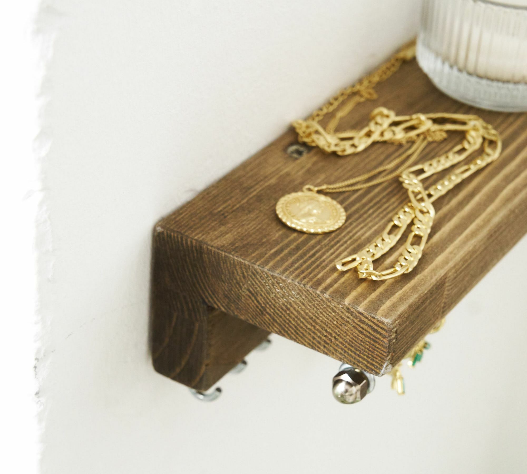 Danna Schmuckhalter Holz Nussbaum 4