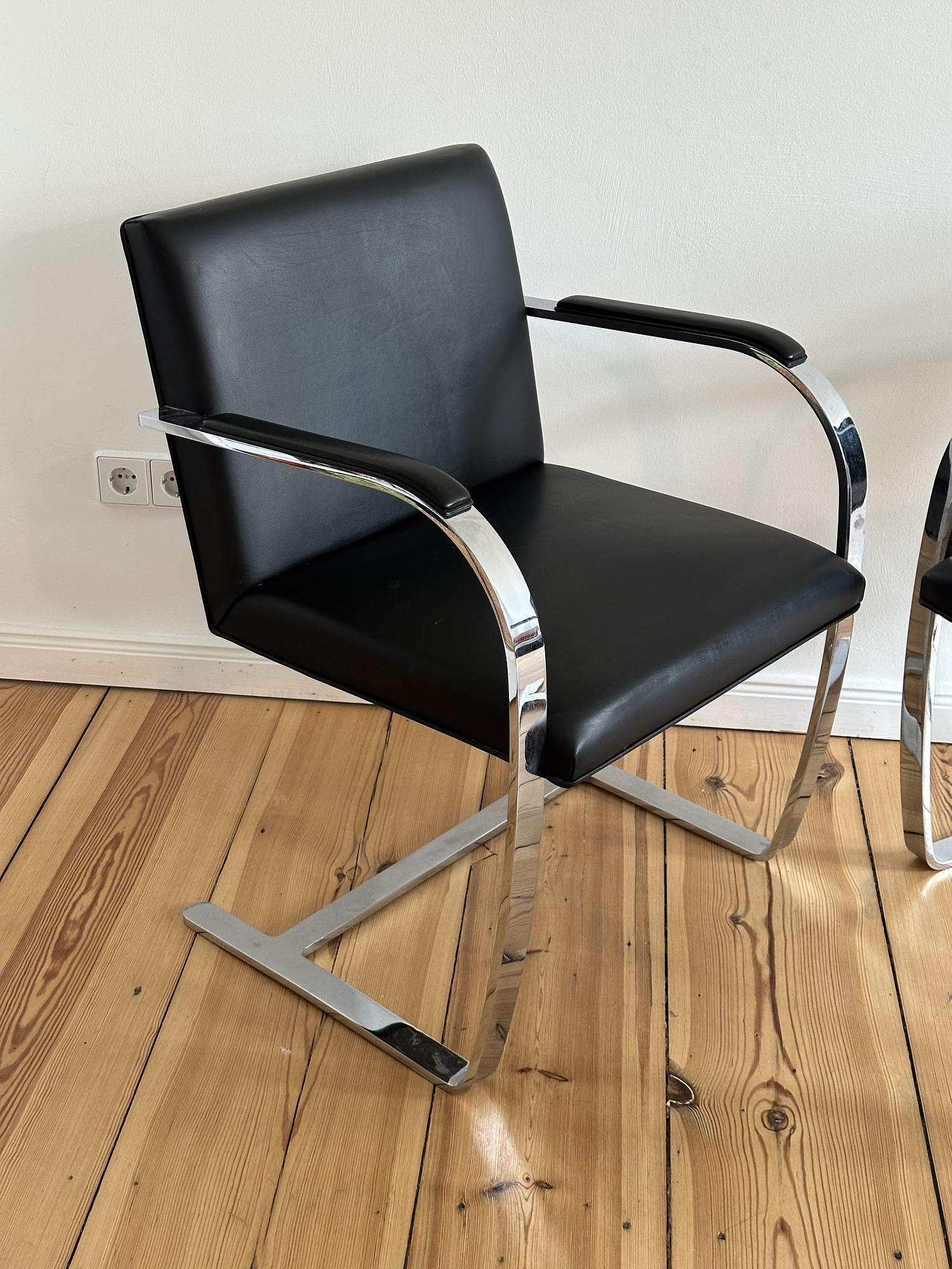 2x Knoll Brno Cantilever Chair Black 1