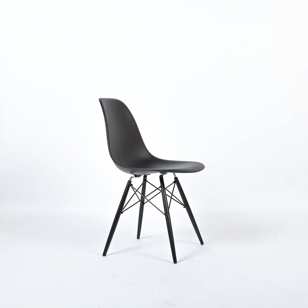 Eames Plastic Side Chair DSW Schwarz 0