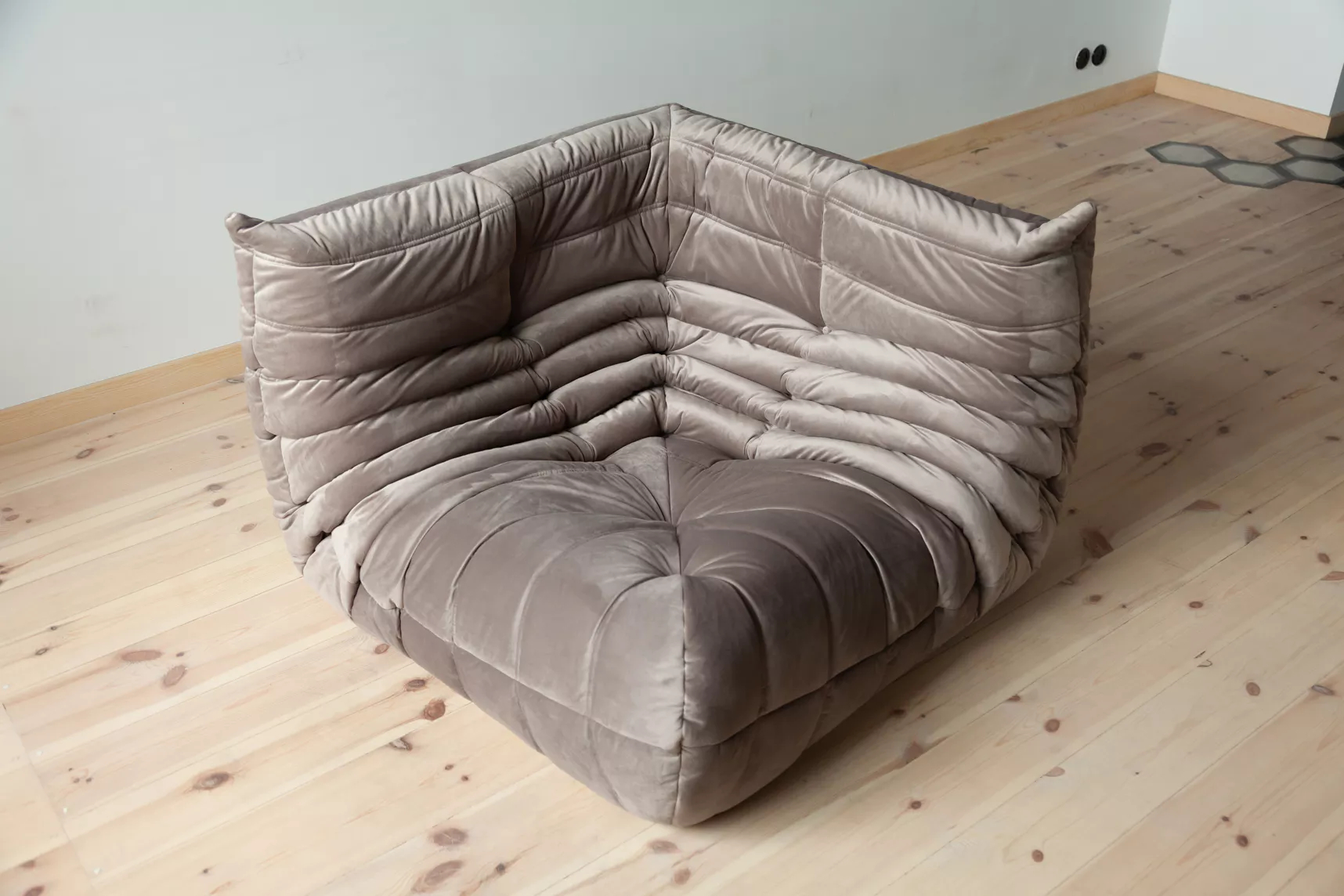 Togo Ecksofa Samt Warmgrau 6