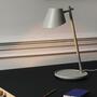 LED-Tischleuchte mit USB-Steckdose Grau 4