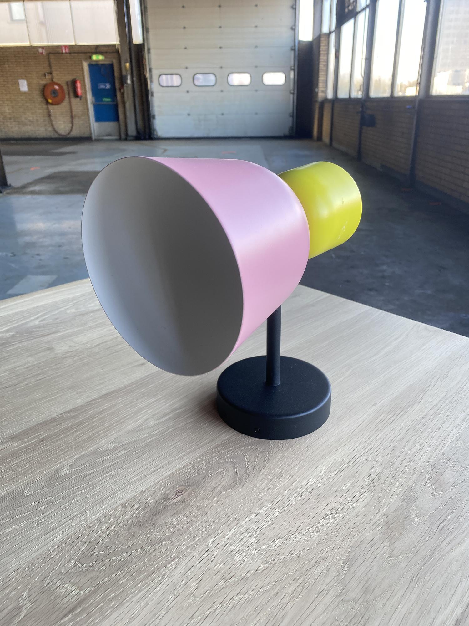Alphabeta Wandlampe Stahl Gelb Rosa 3