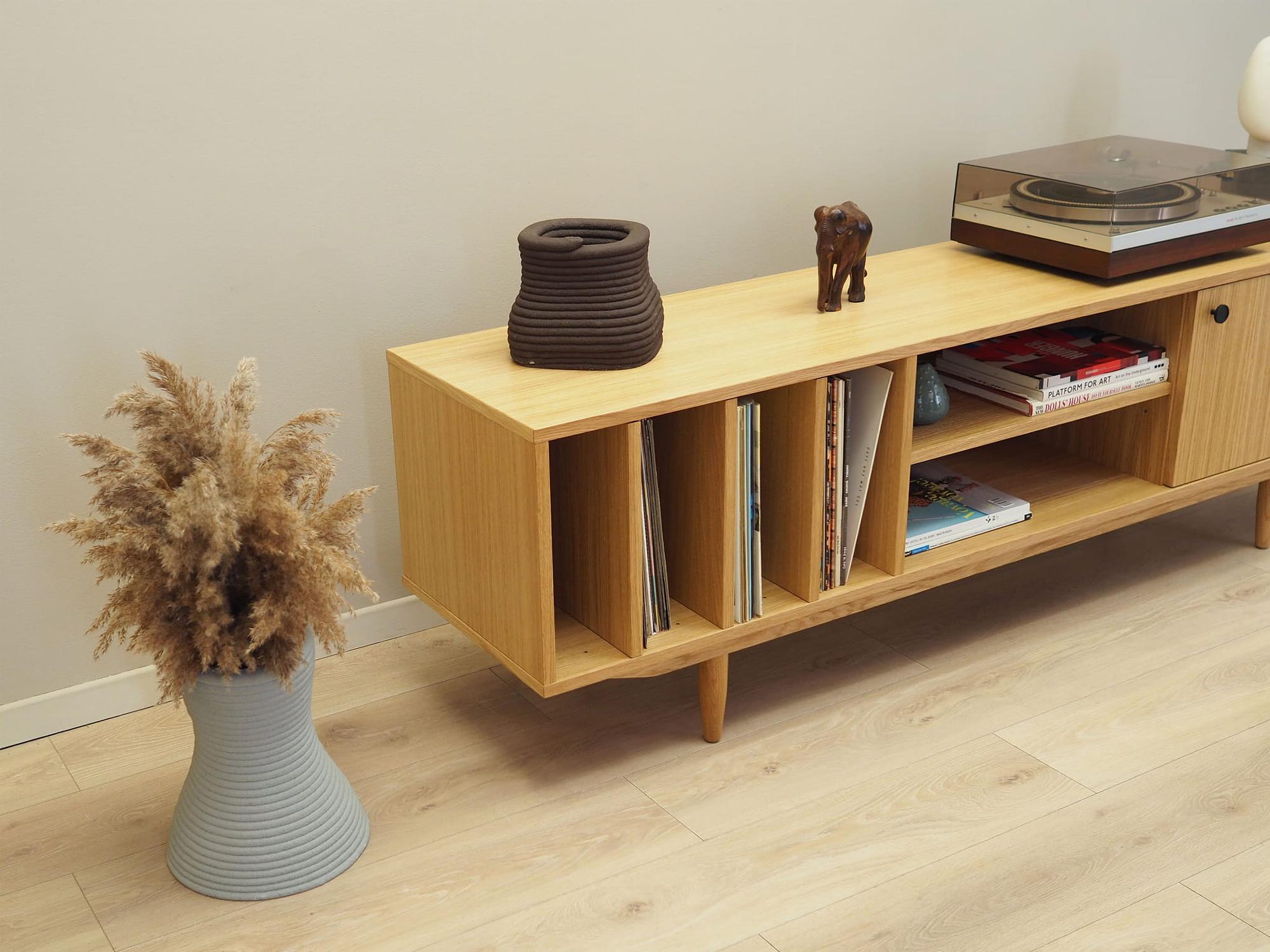D-S19 Vinylschrank Eichenfurnier 3