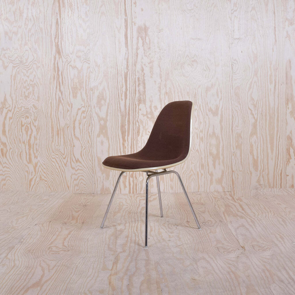 Eames Plastic side Chair DSX Vollpolster Braun 0
