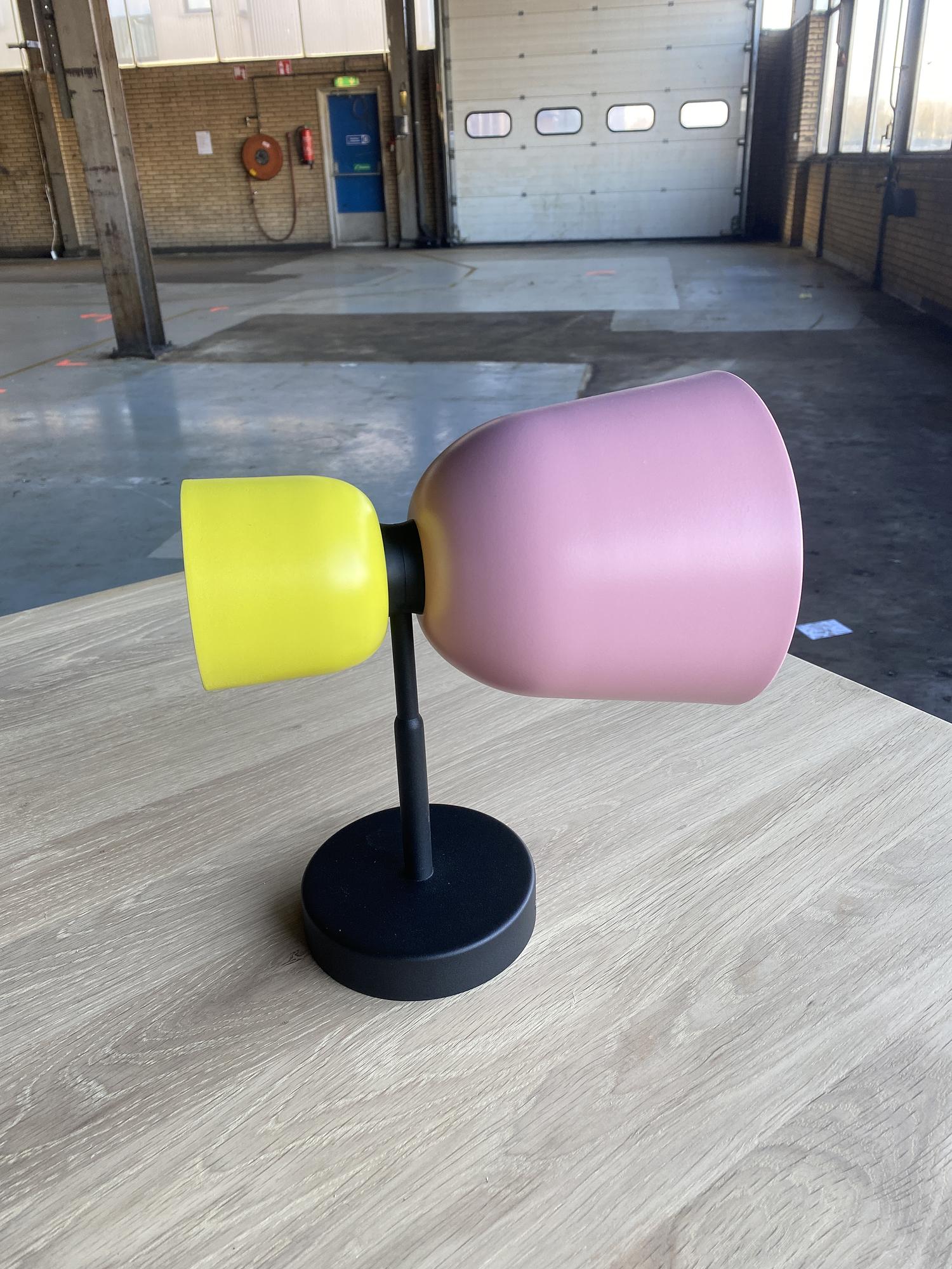 Alphabeta Wandlampe Stahl Gelb Rosa 1