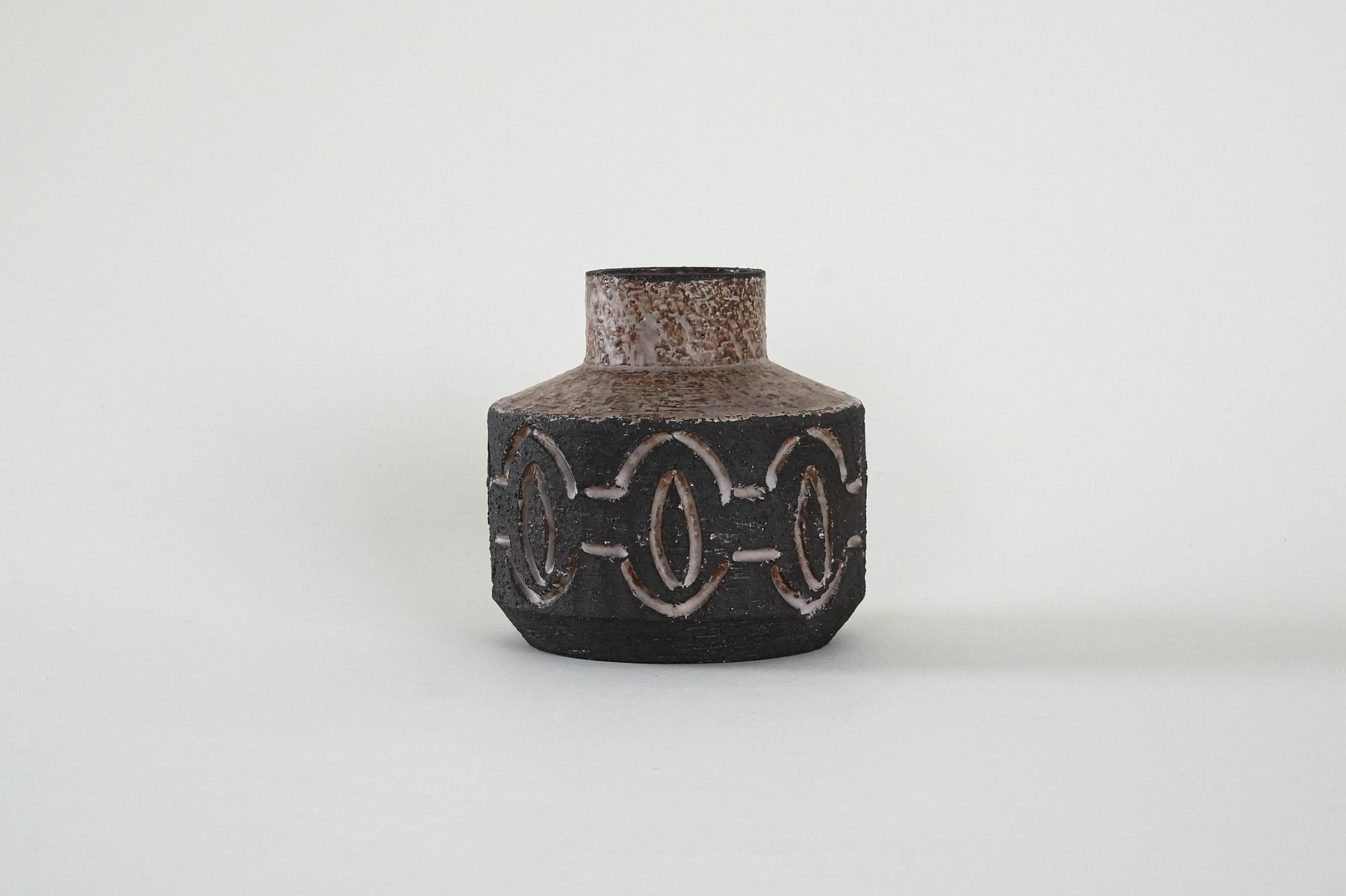 Vaso in ceramica marrone 2