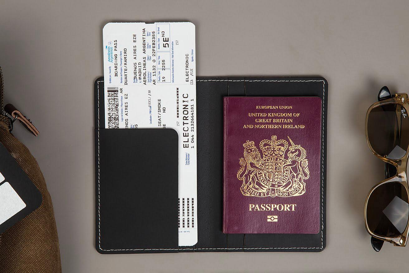 Portapassaporto 100% pelle riciclata nero 2