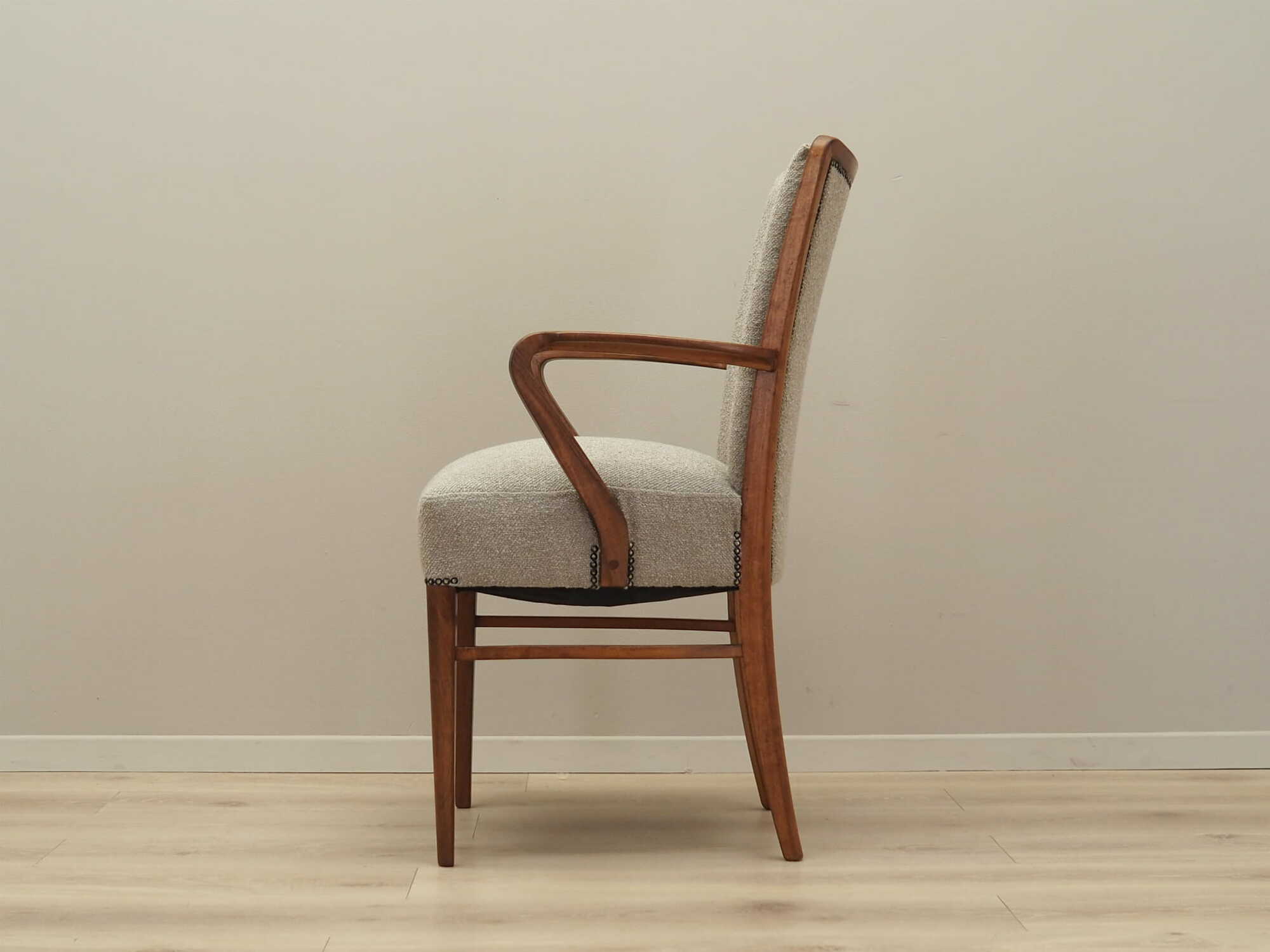 Vintage Stuhl Walnussholz Textil Grau 1970er Jahre 3
