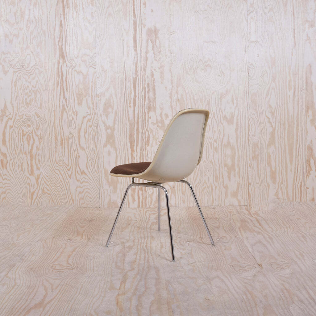 Eames Plastic side Chair DSX Vollpolster Braun 2