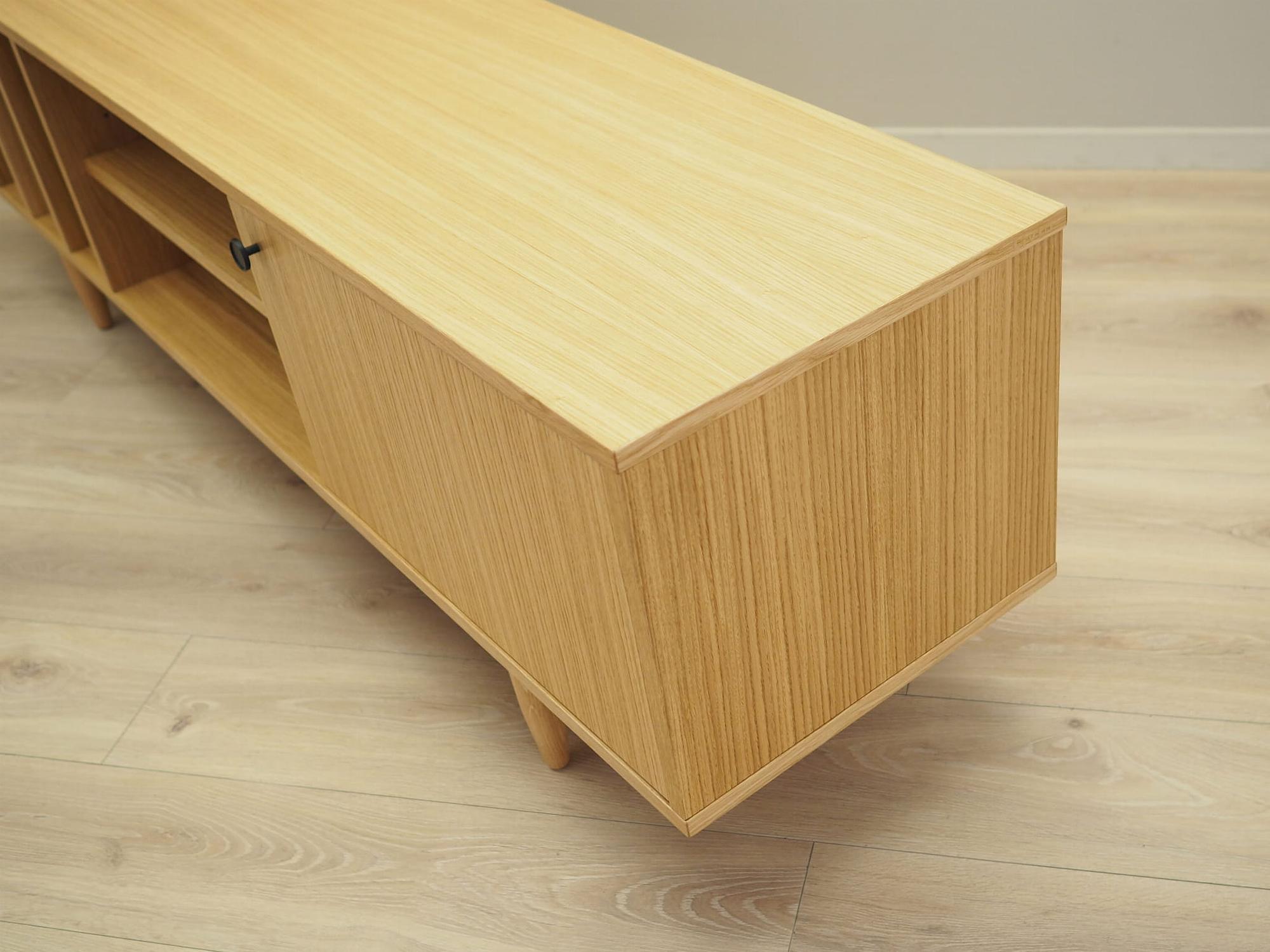 D-S19 Vinylschrank Eichenfurnier 9