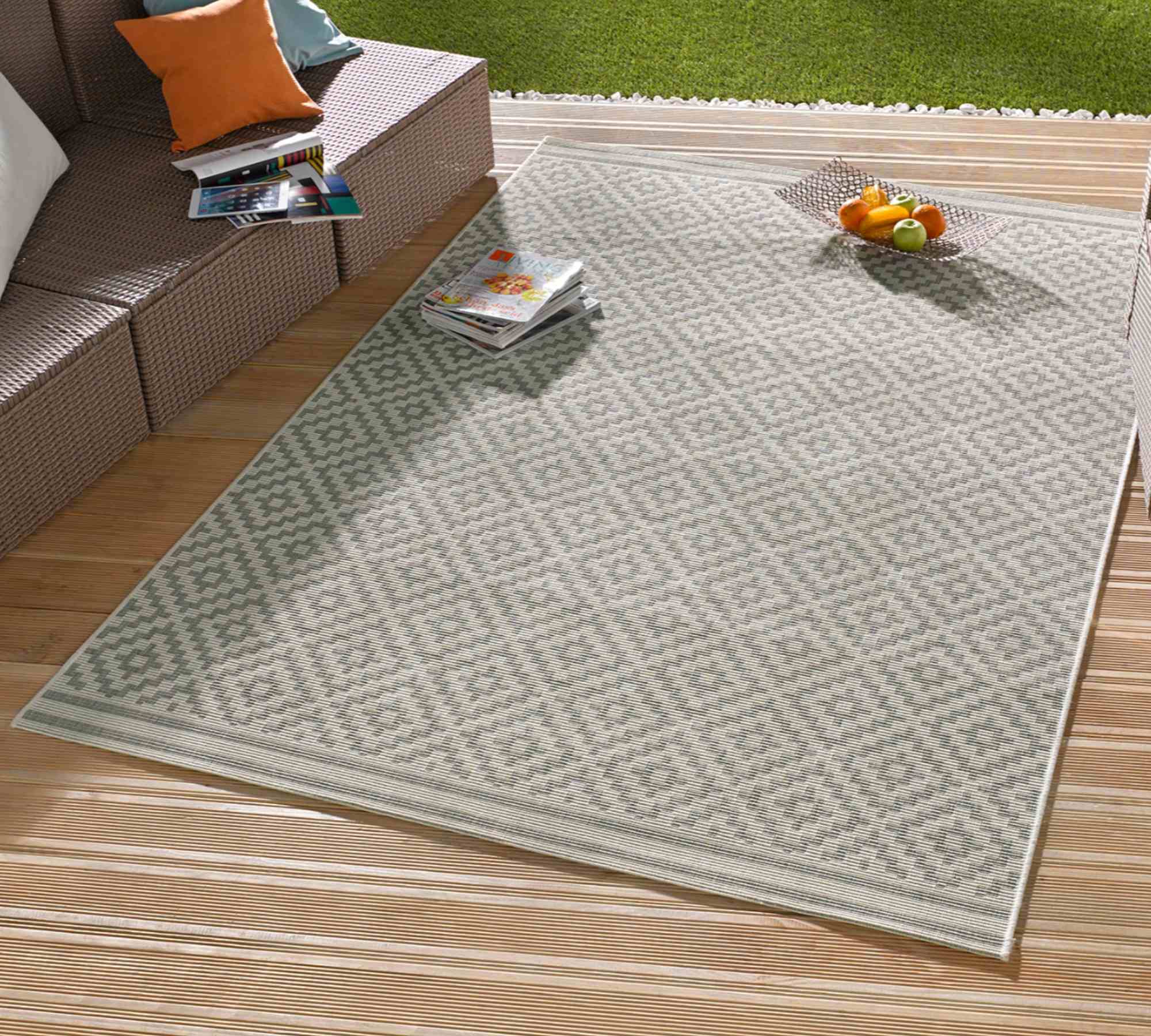 Indoor/Outdoor rug diamond synthetic fiber grey / white 80 x 150 cm 1