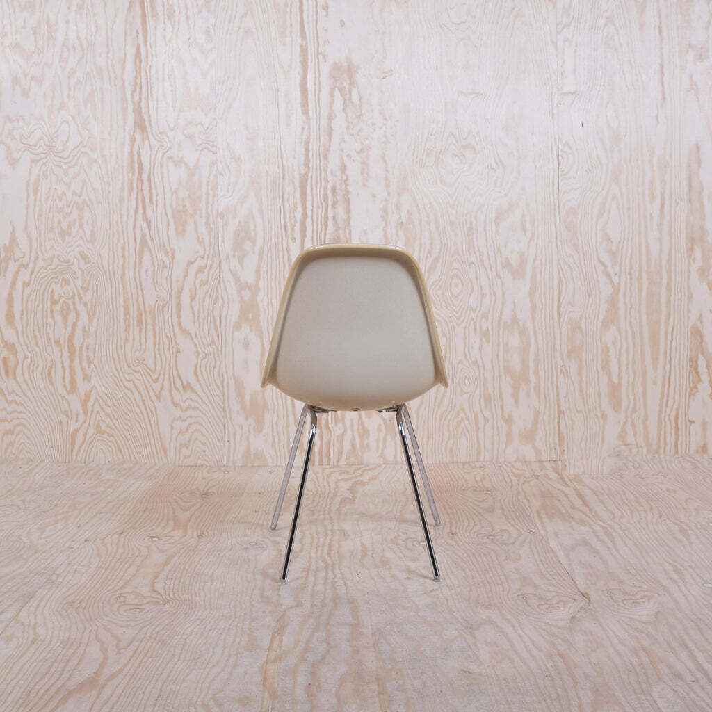 Eames Plastic side Chair DSX Vollpolster Braun 3