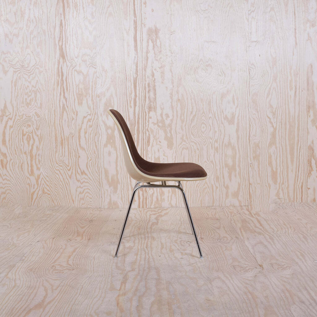 Eames Plastic side Chair DSX Vollpolster Braun 4