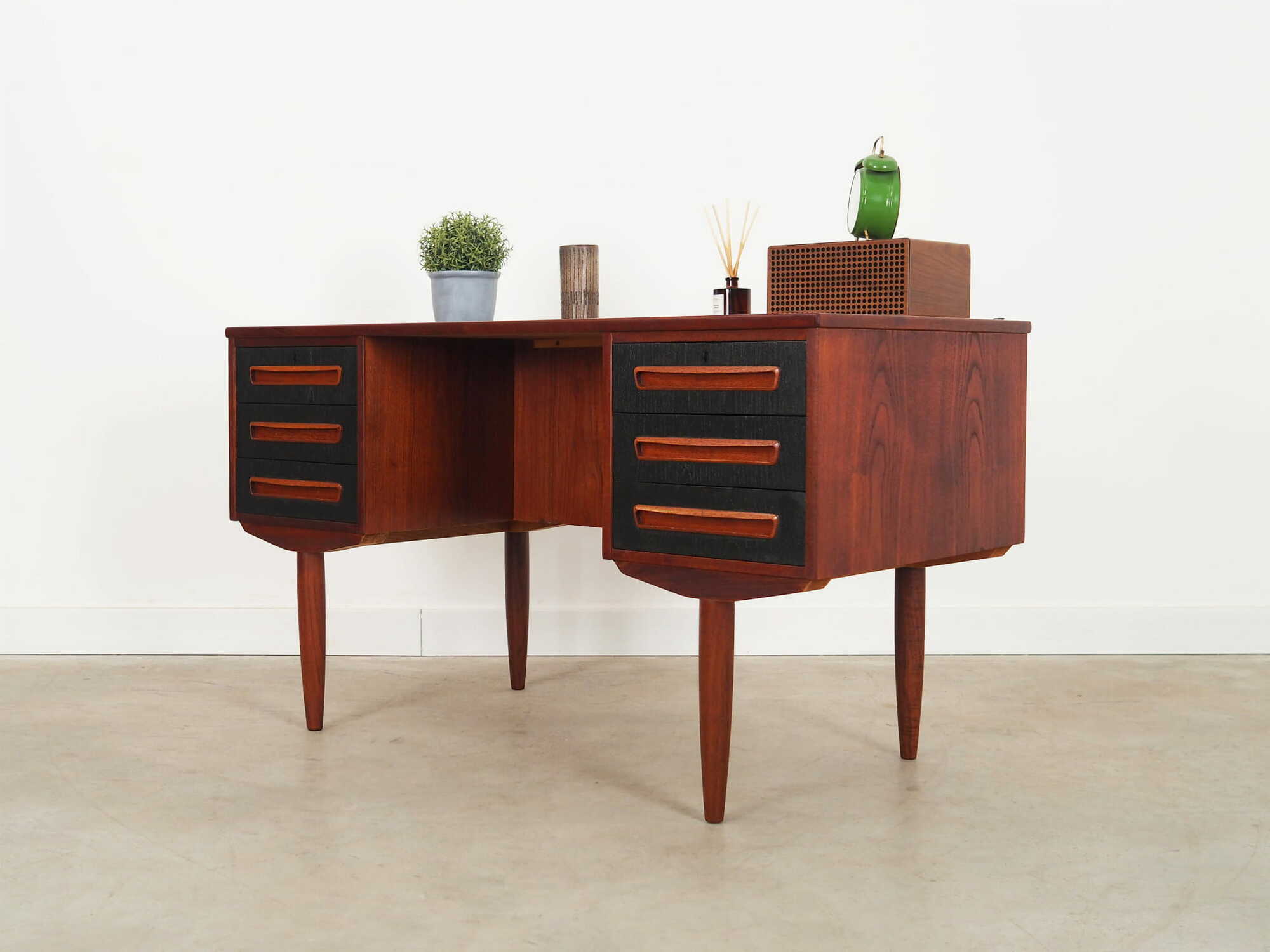 Vintage Schreibtisch Teakholz Braun 1970er Jahre 2