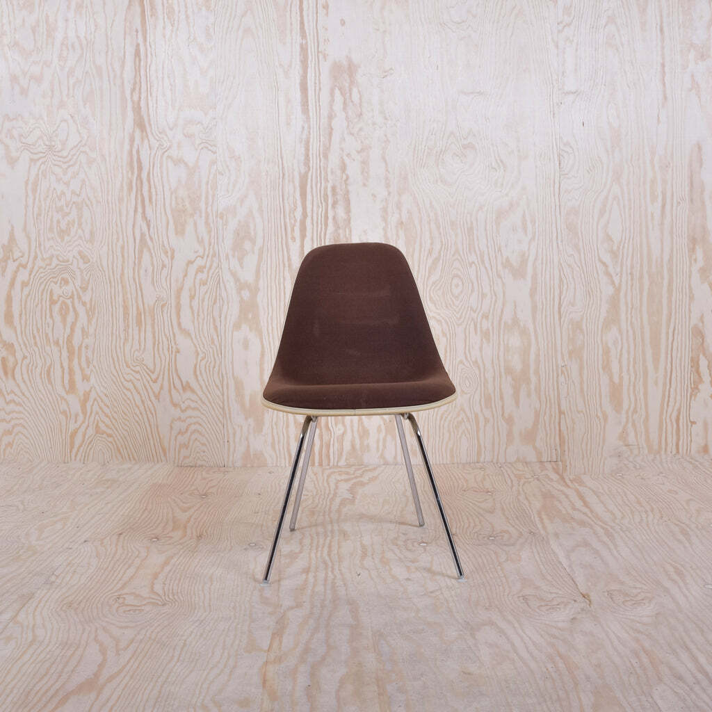 Eames Plastic side Chair DSX Vollpolster Braun 5