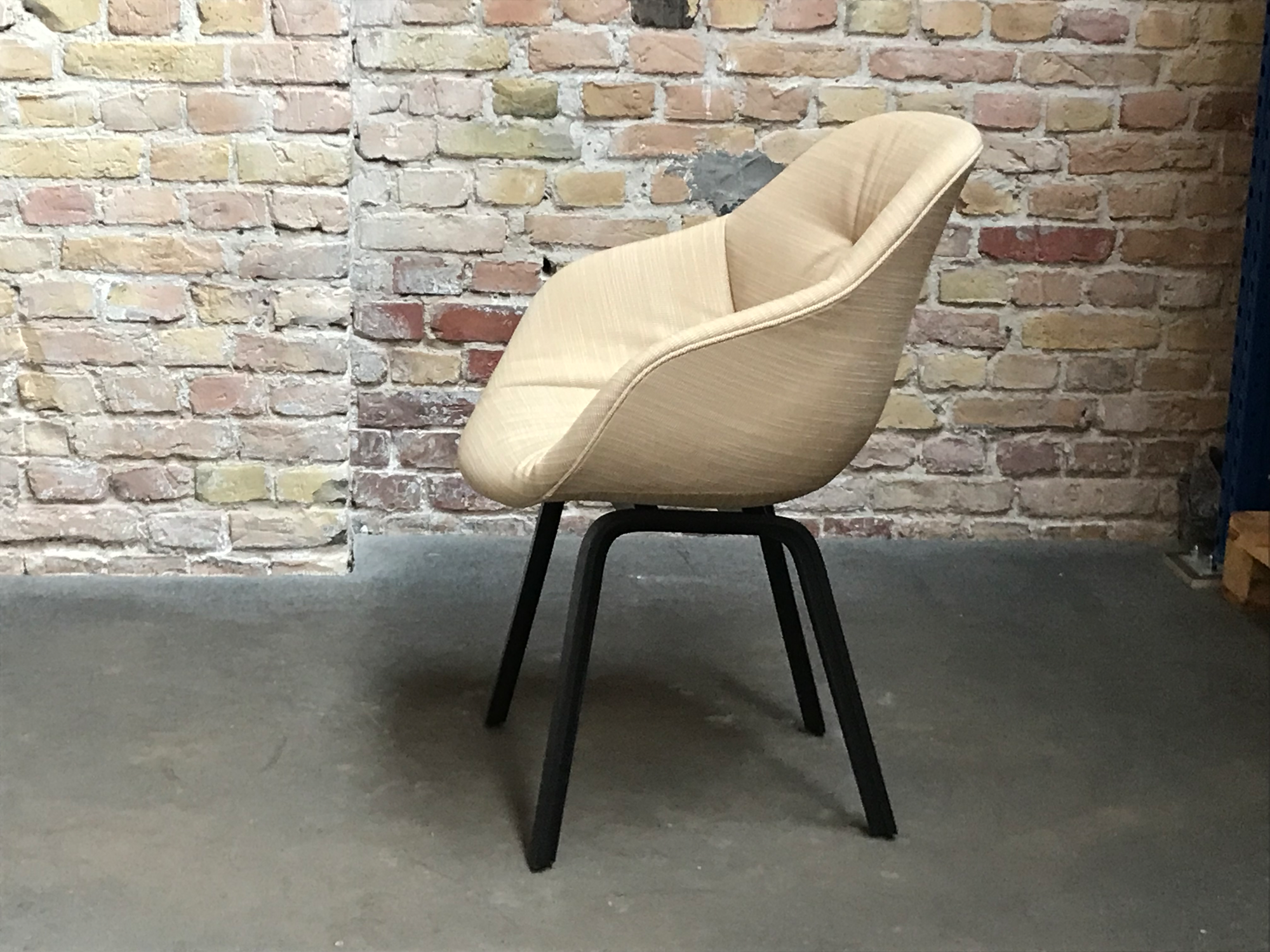 About A Chair AAC 123 Soft Duo Beige 1