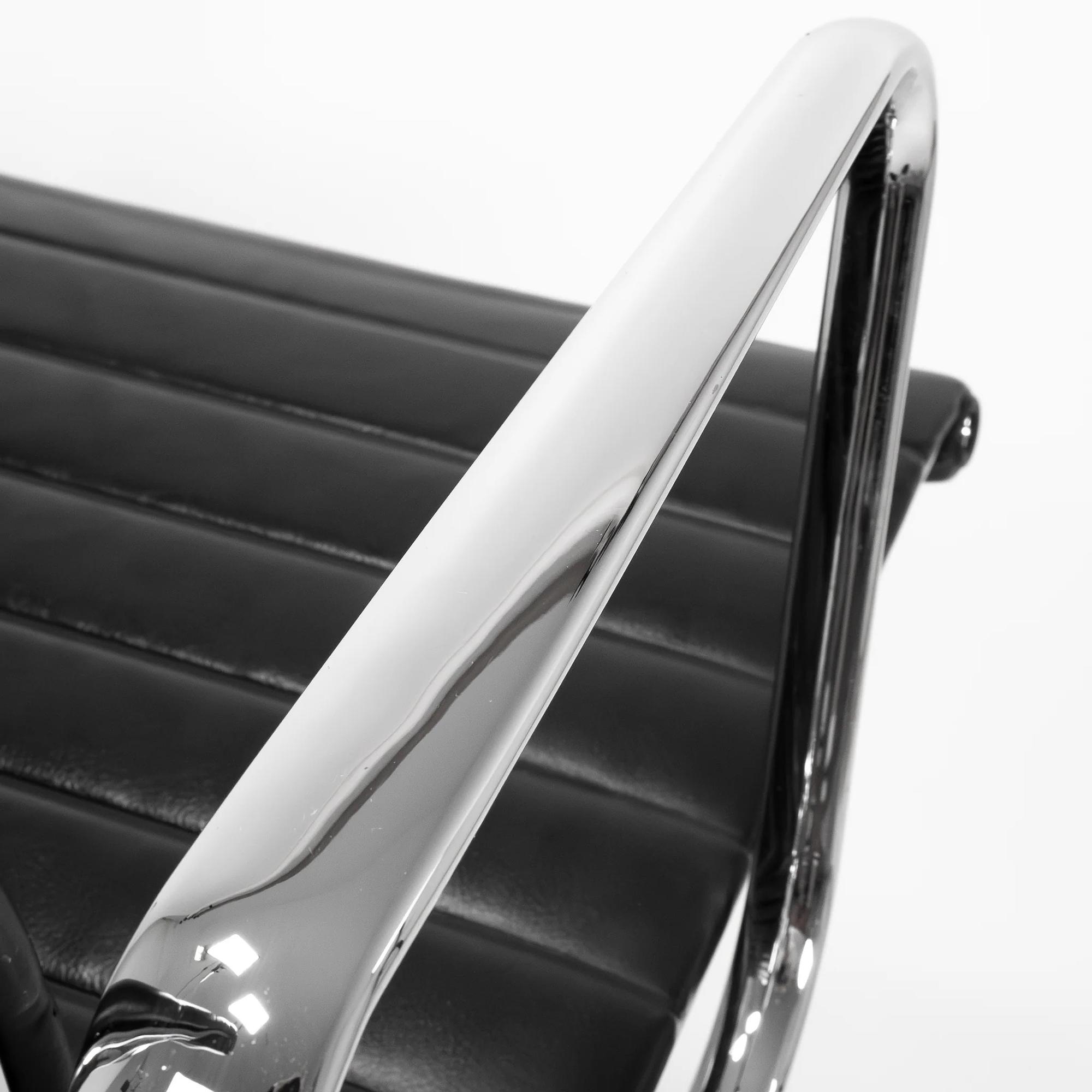 EA108 Bürostühl Eames Chrom Schwarz 8