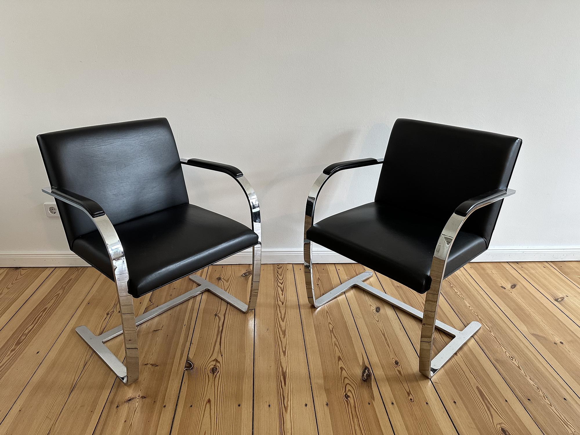 2x Knoll Brno Cantilever Chair Black 0