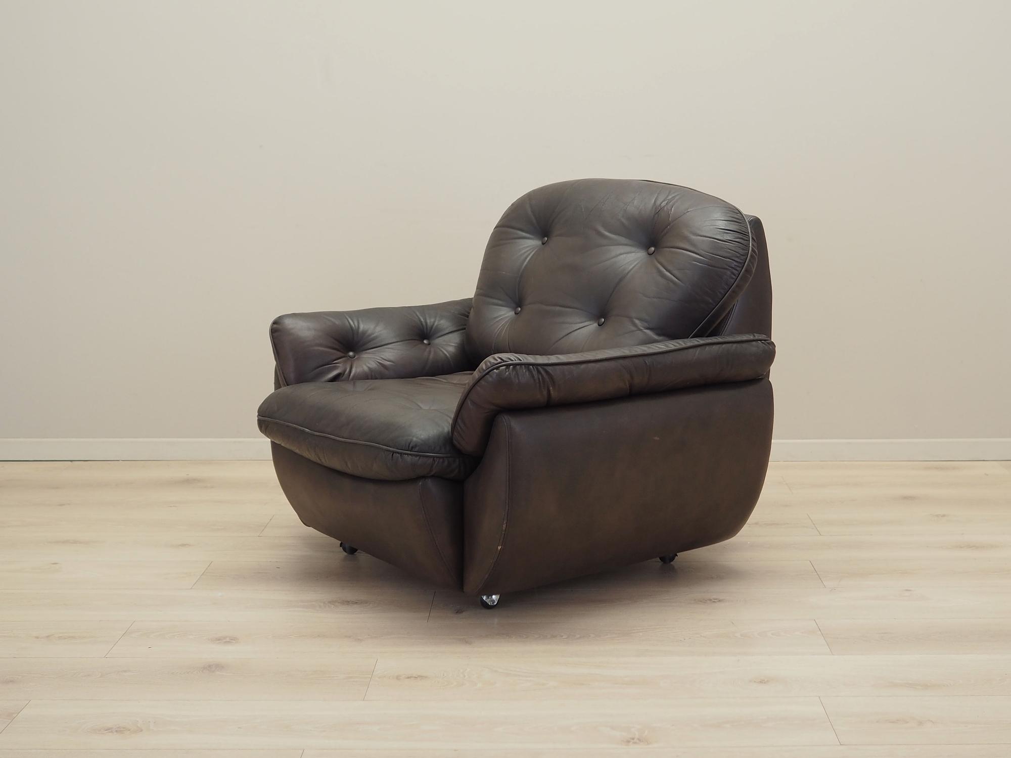 Poltrona con rotelle in pelle marrone anni '70 2
