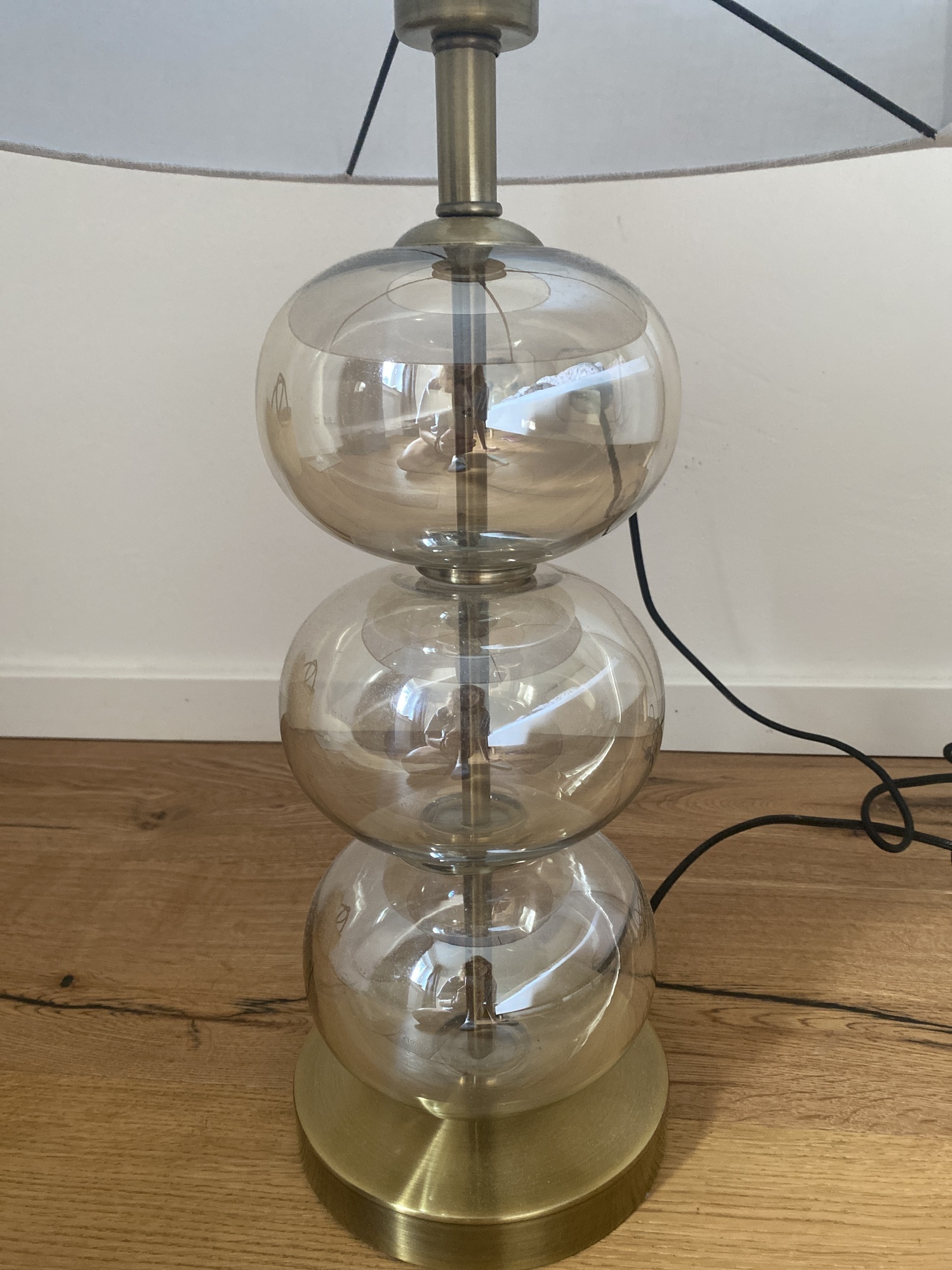 Tischleuchte mit Lampenschirm aus Leinen 1