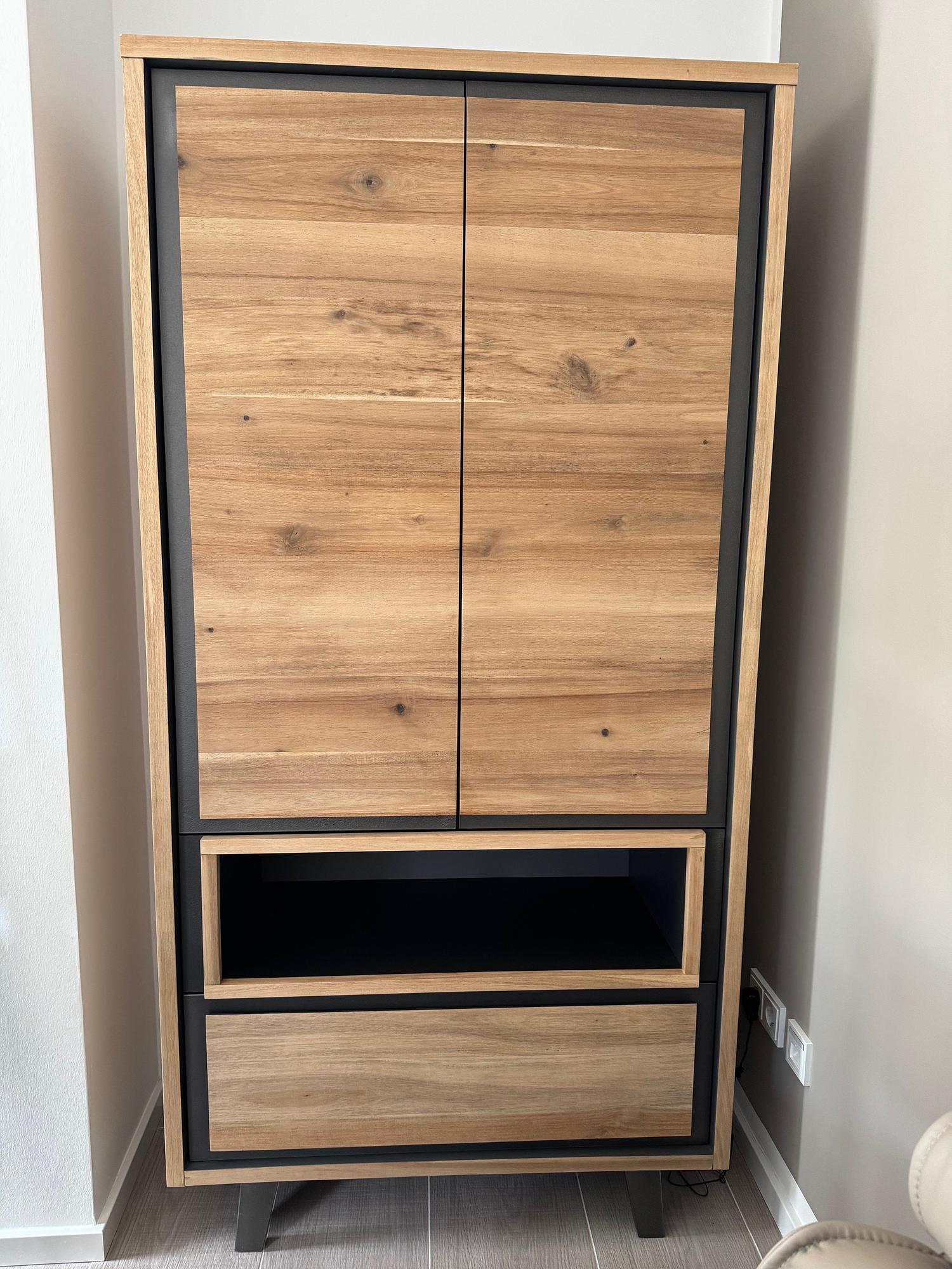 Schrank mit LED-Beleuchtung Akazienholz 0