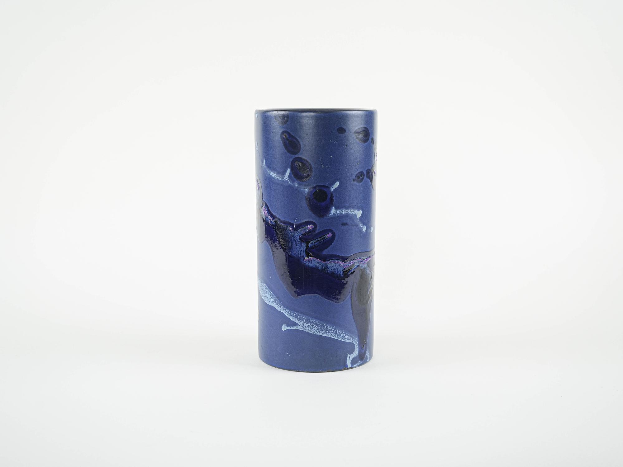 Cylindrical vase 1970s 2
