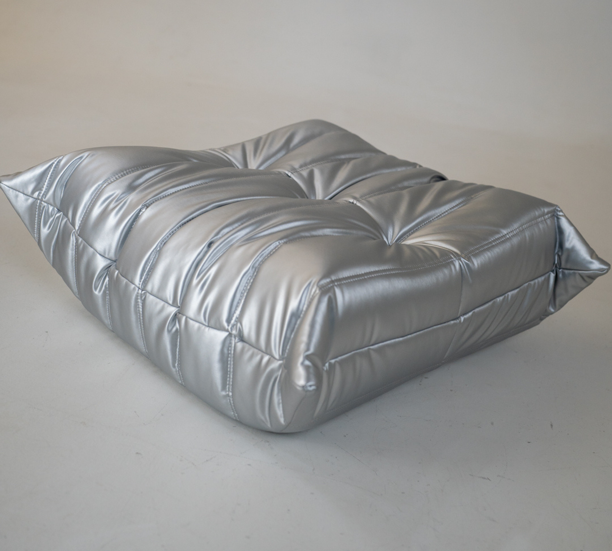 Togo Ottoman Kunstleder Space Grau 0