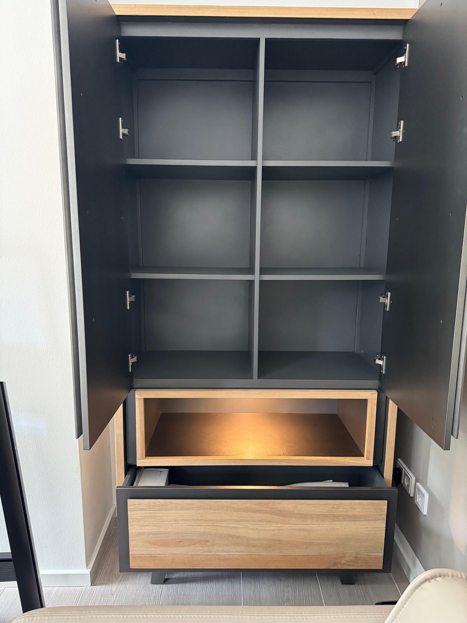 Schrank mit LED-Beleuchtung Akazienholz 2