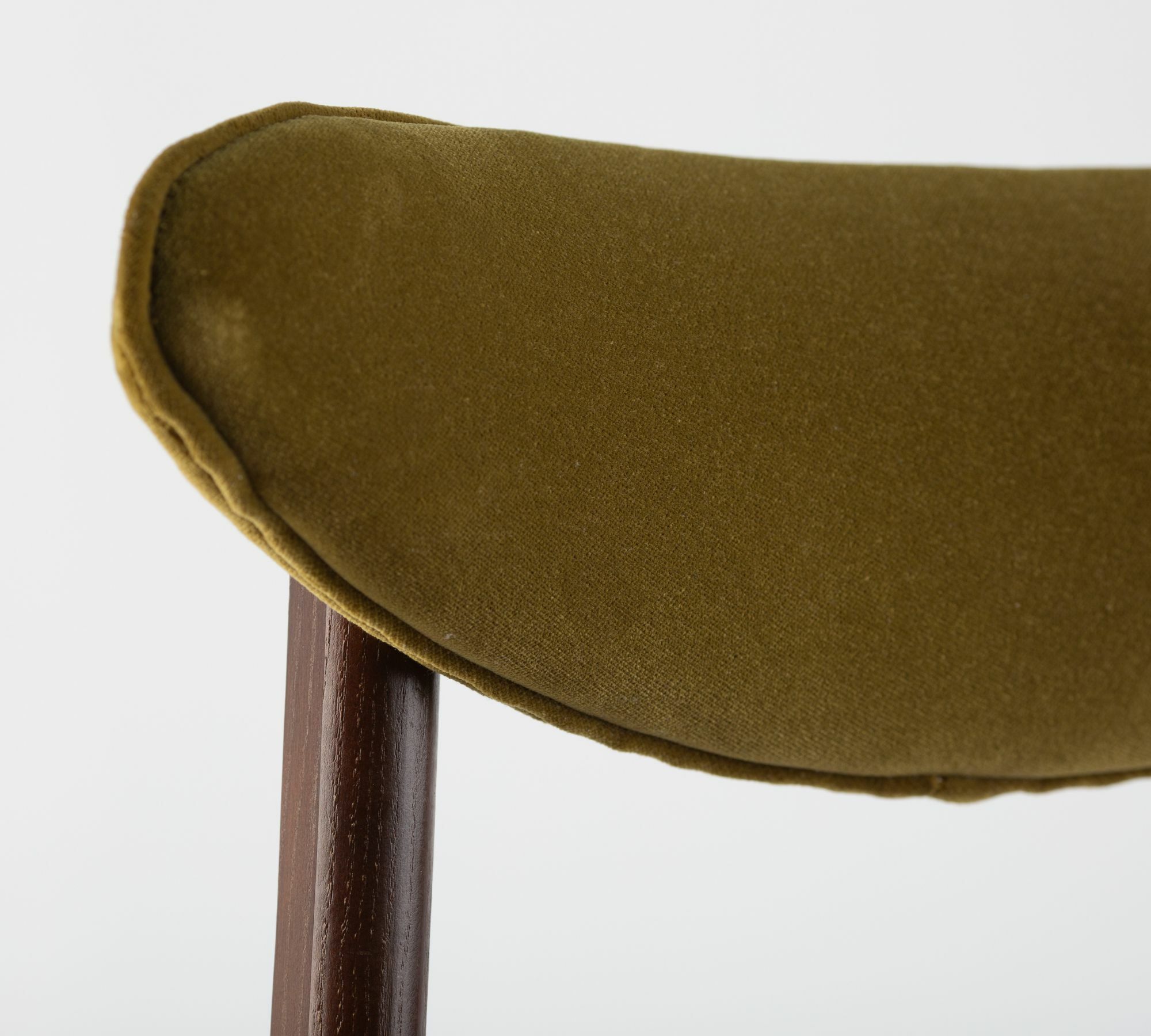 200-190 Stuhl Holz Samt Olive 1