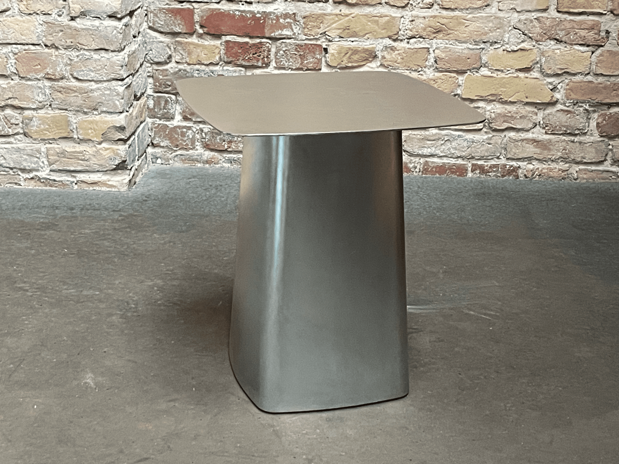 Metal Side Table Outdoor Beistelltisch Silber 1