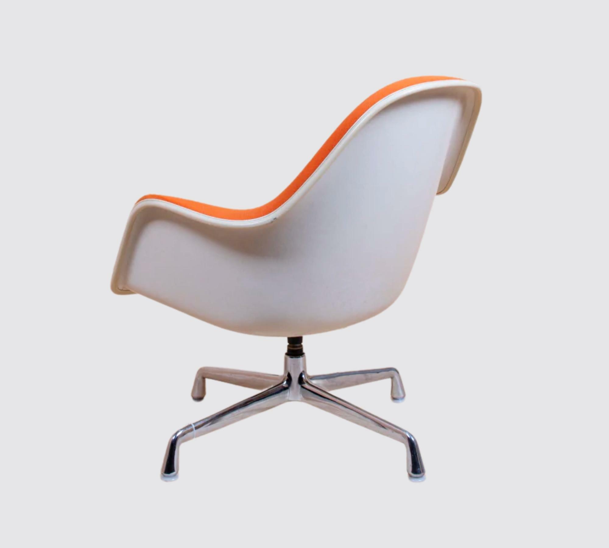 Eames Loose Cushion Drehstuhl Orange 3