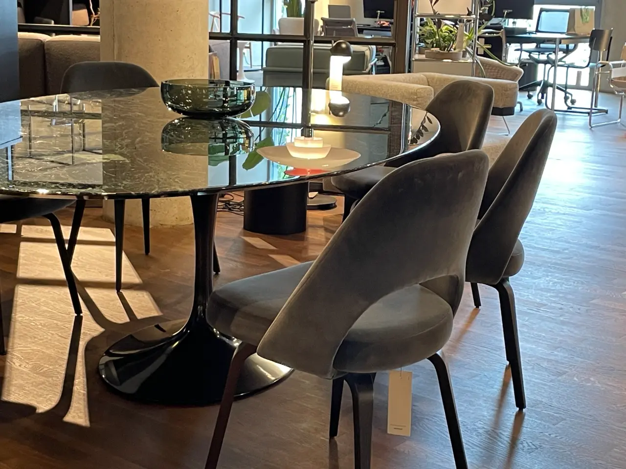 6x Saarinen Conference chairs Velvet Wood Grey 3