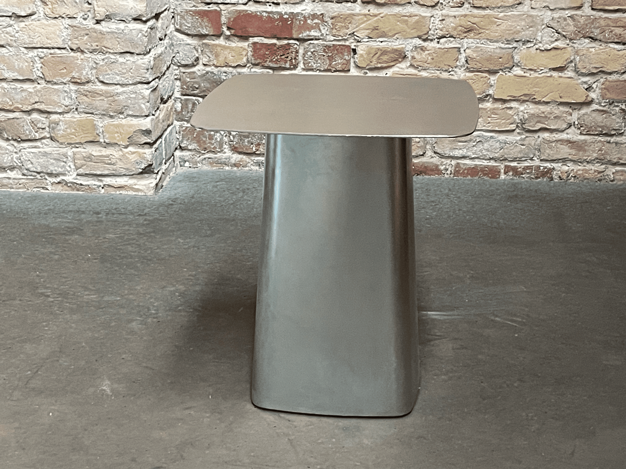 Metal Side Table Outdoor Beistelltisch Silber 2