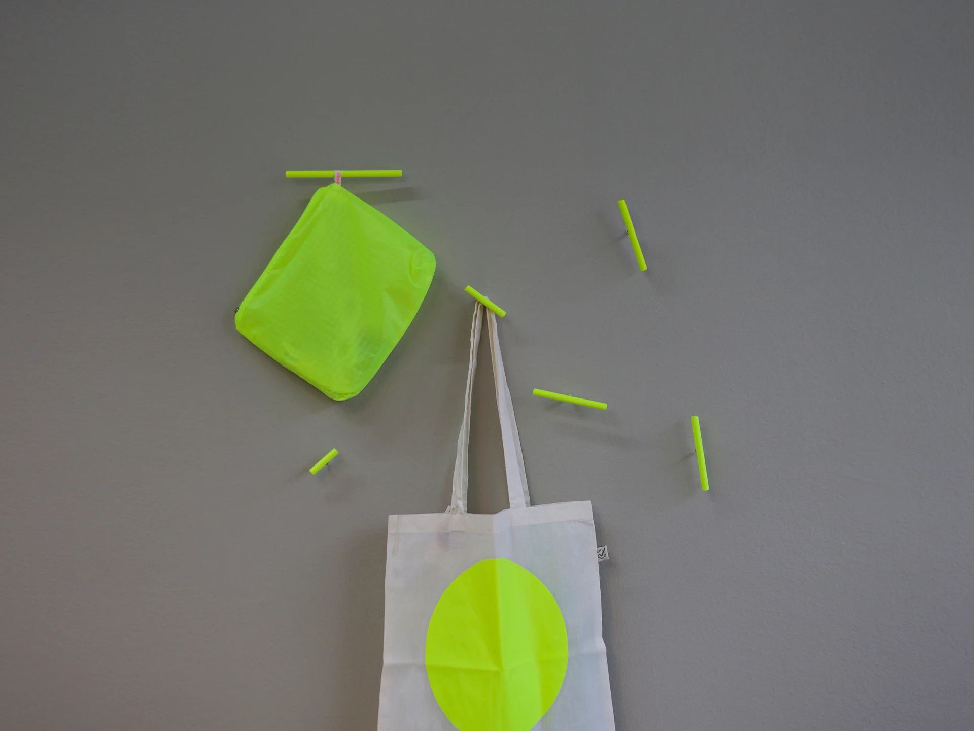 Line Haken Klein Stahl Pulverbeschichtet Neongelb 1