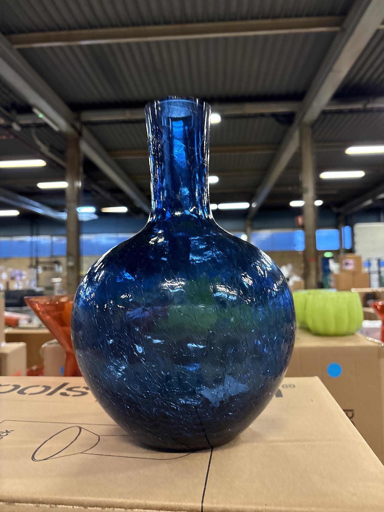 Gecrackelte Kugelvase Glas Blau 4