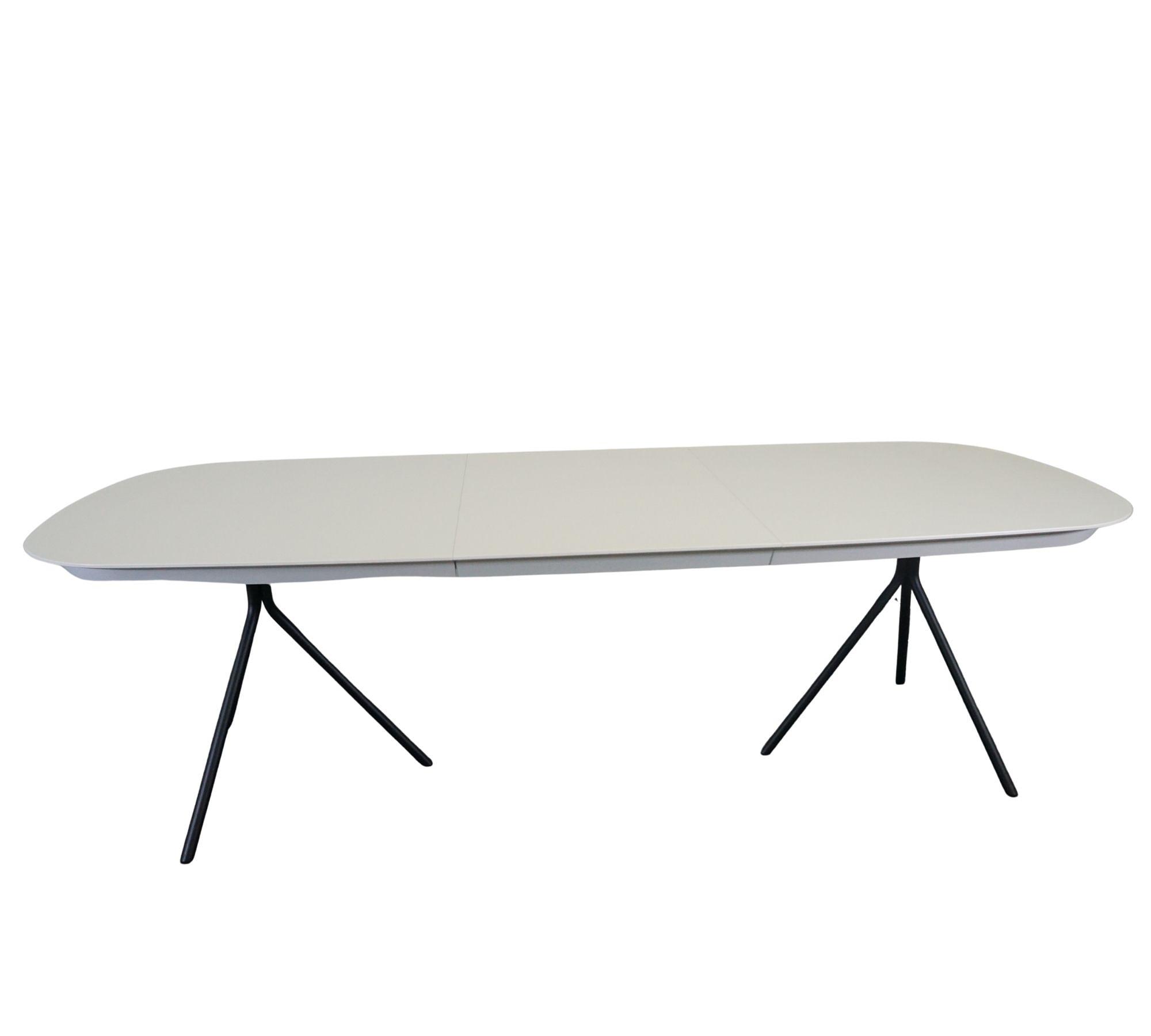 Ottawa Esstisch weißer Lack mit mattschwarzen Beinen 2