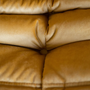 Divano Togo 2 posti velluto giallo oro 5