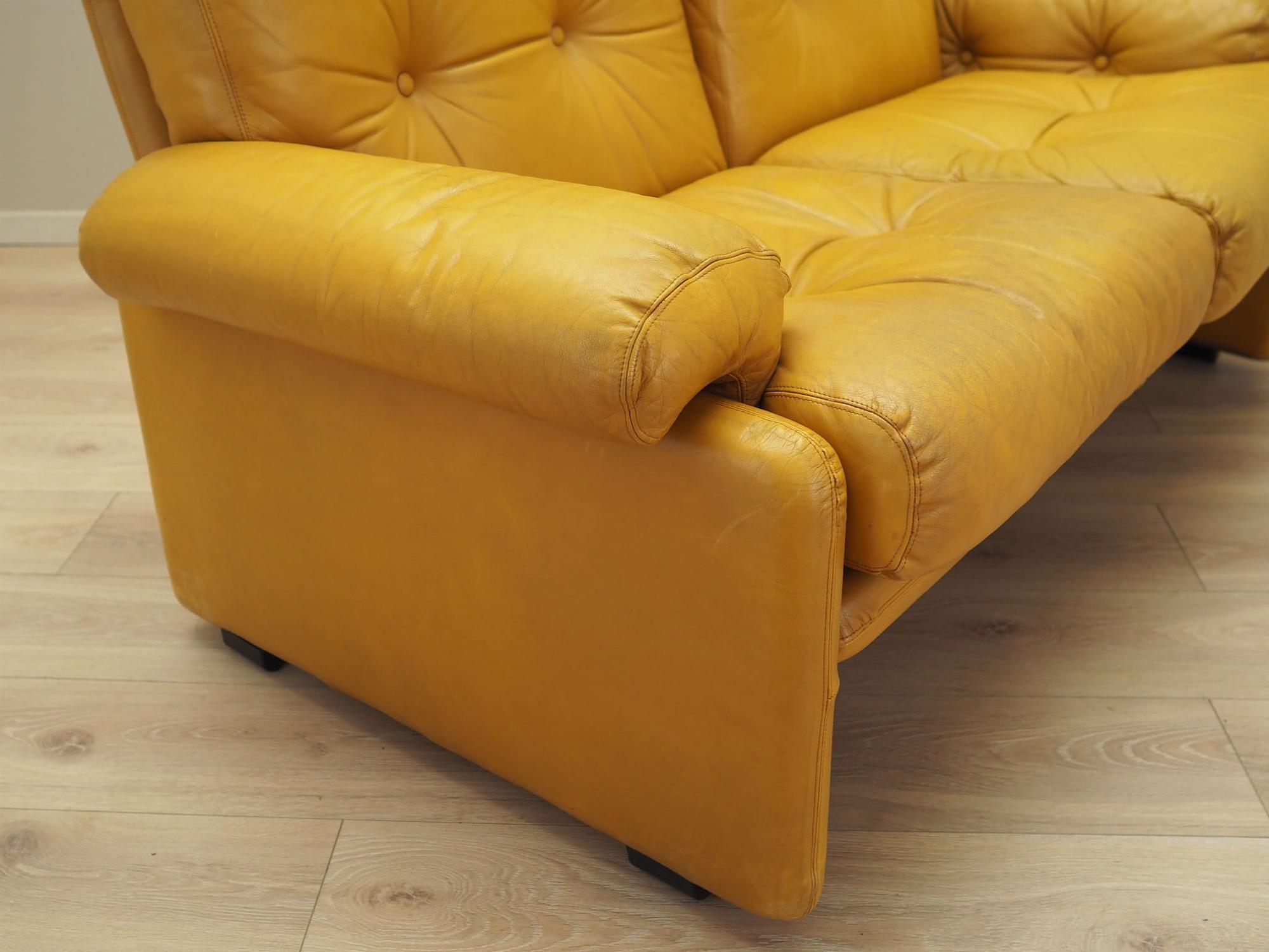 2-seater sofa Leather Yellow 1960s 12