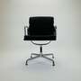 Vitra Eames EA208 Soft Pad Chair Leder Schwarz 1